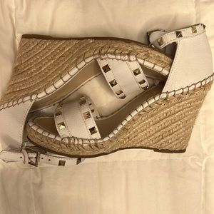 Brand new. Wore once